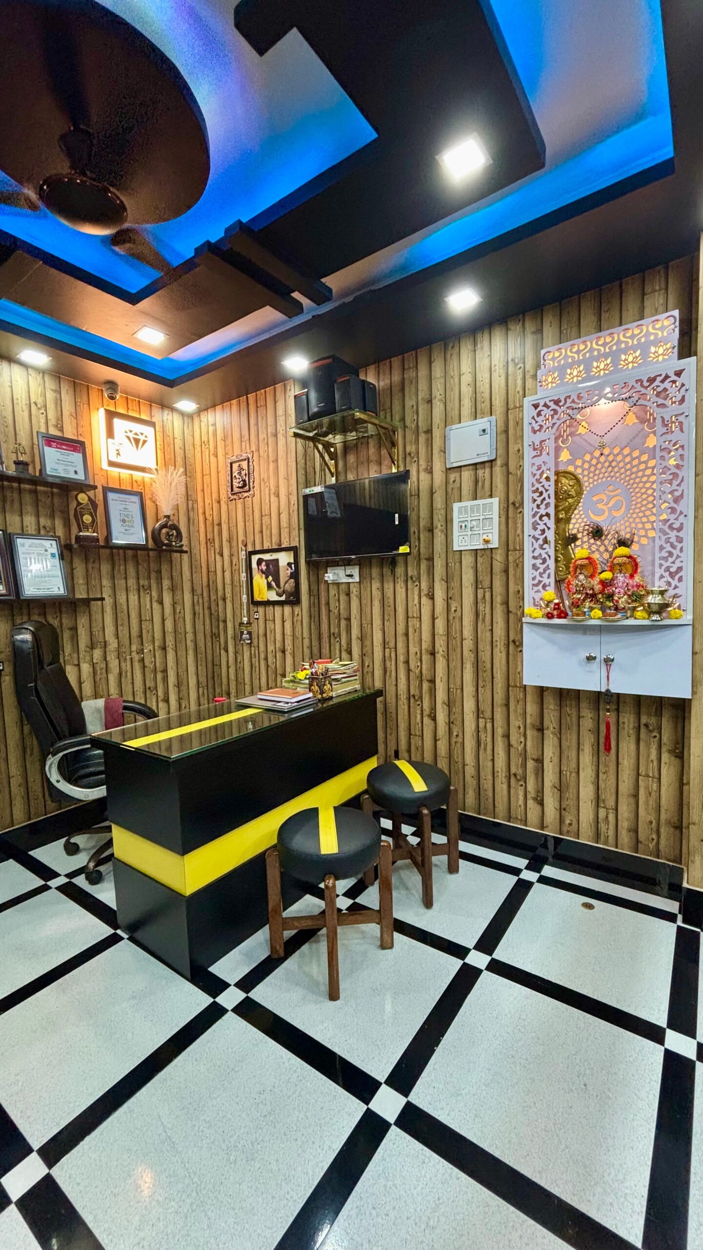 unique-office-interior-black-diamond-caterer-kolkata.jpg